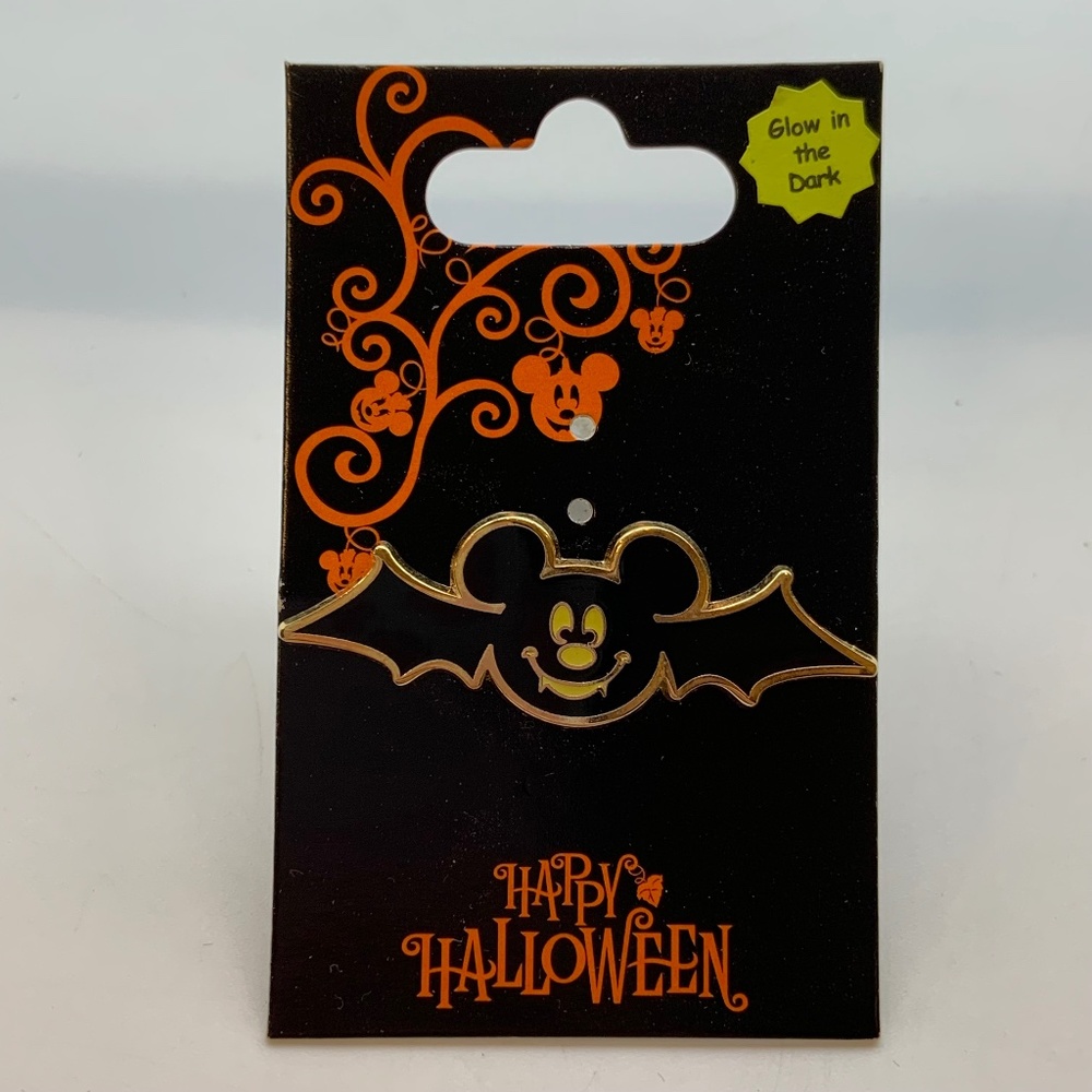 Disney Walt Disney World Mickey Mouse Halloween Vampire Bat Collectible Pin